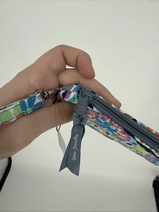 NWT Vera Bradley RFID Tech Wristlet - Sunny Medallion Print - Picture 6 of 7